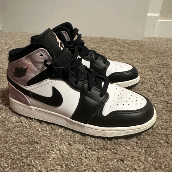 Worn only twice, super cute Jordans! - Picture 5 of 7